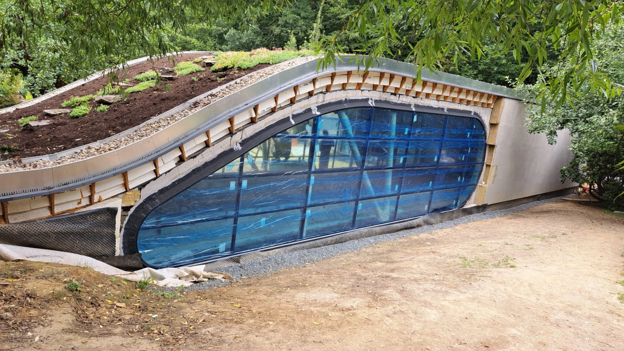 Bazén, Tehov (2024)